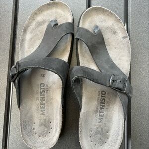 Mephisto black strap women’s sandal - size 39 (US 8)